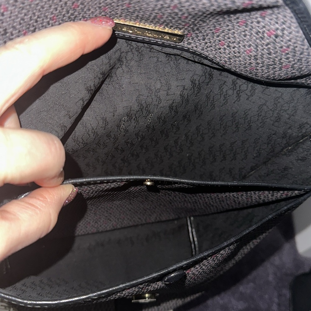 YSL crossbody.  Excellent used condition! - Picture 14 of 17